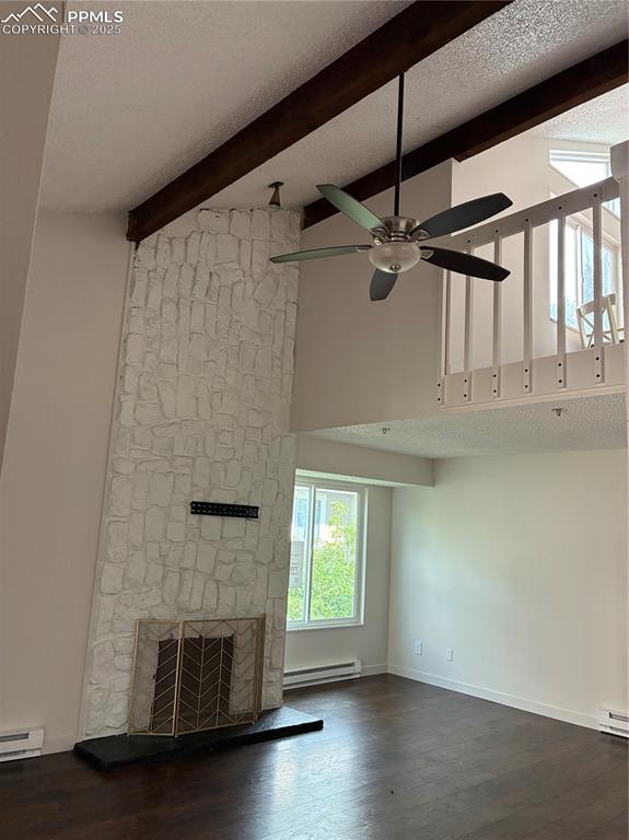 Image 5 of 26: Living Room