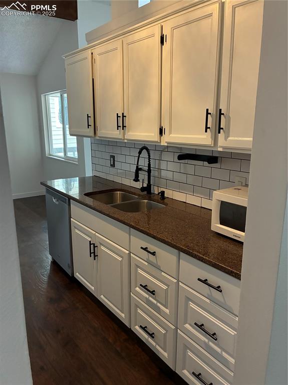 Image 9 of 26: Kitchen