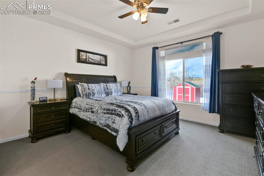 Image 15 of 50: Bedroom