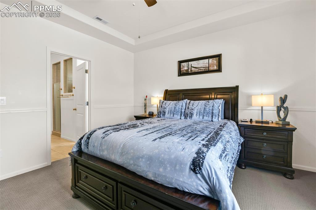 Image 17 of 50: Bedroom