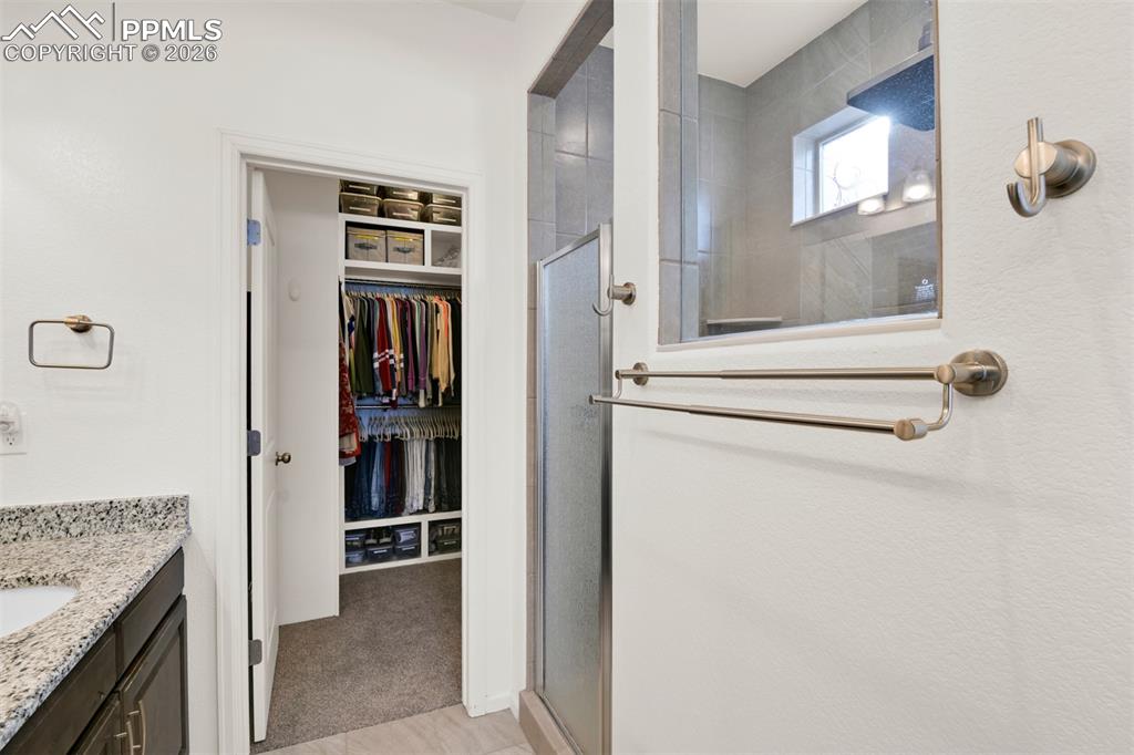 Image 20 of 50: Bathroom