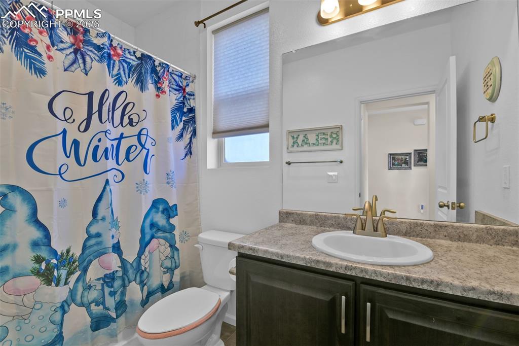 Image 24 of 50: Bathroom