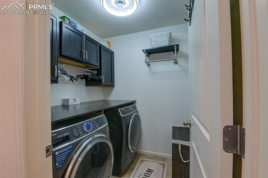 Image 25 of 50: Laundry