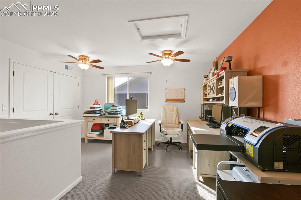 Image 27 of 50: Office