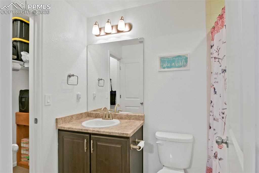 Image 30 of 50: Bathroom