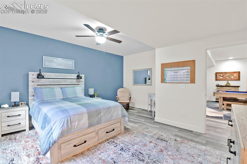 Image 35 of 50: Bedroom