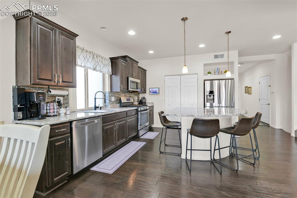 Image 5 of 50: Kitchen