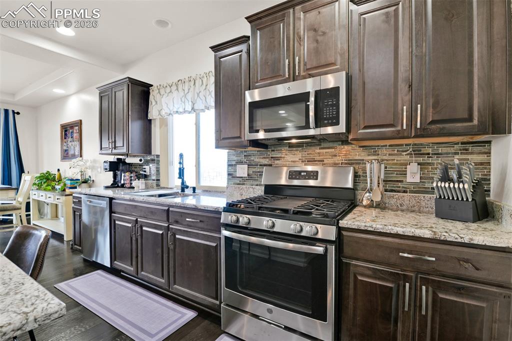 Image 8 of 50: Kitchen