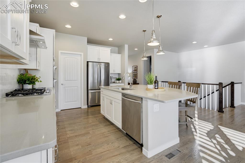 Image 14 of 50: Kitchen