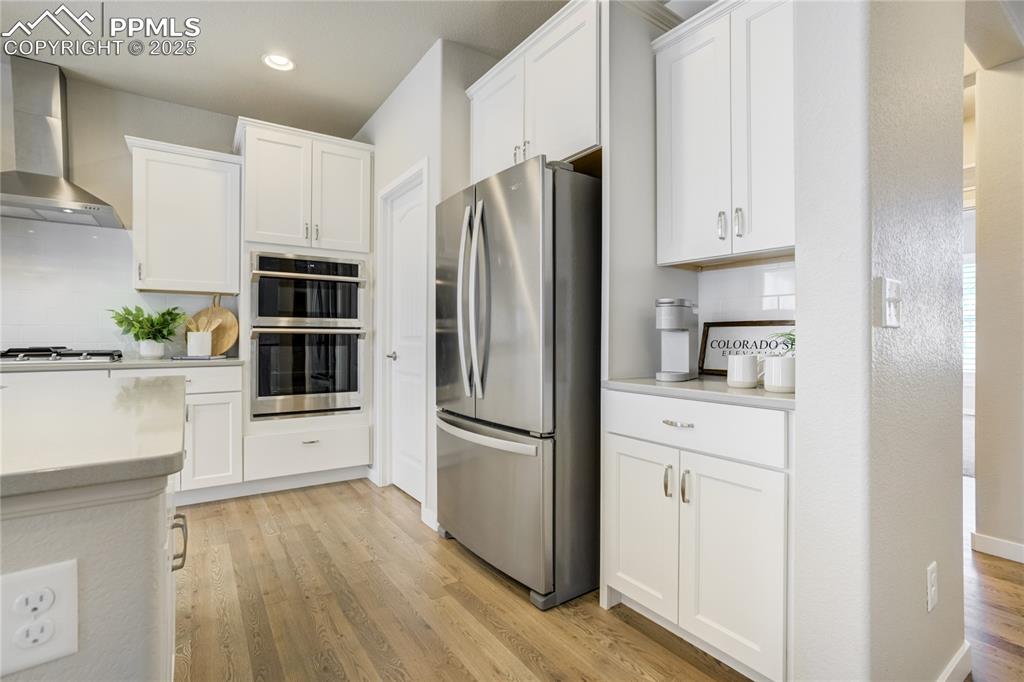 Image 15 of 50: Kitchen