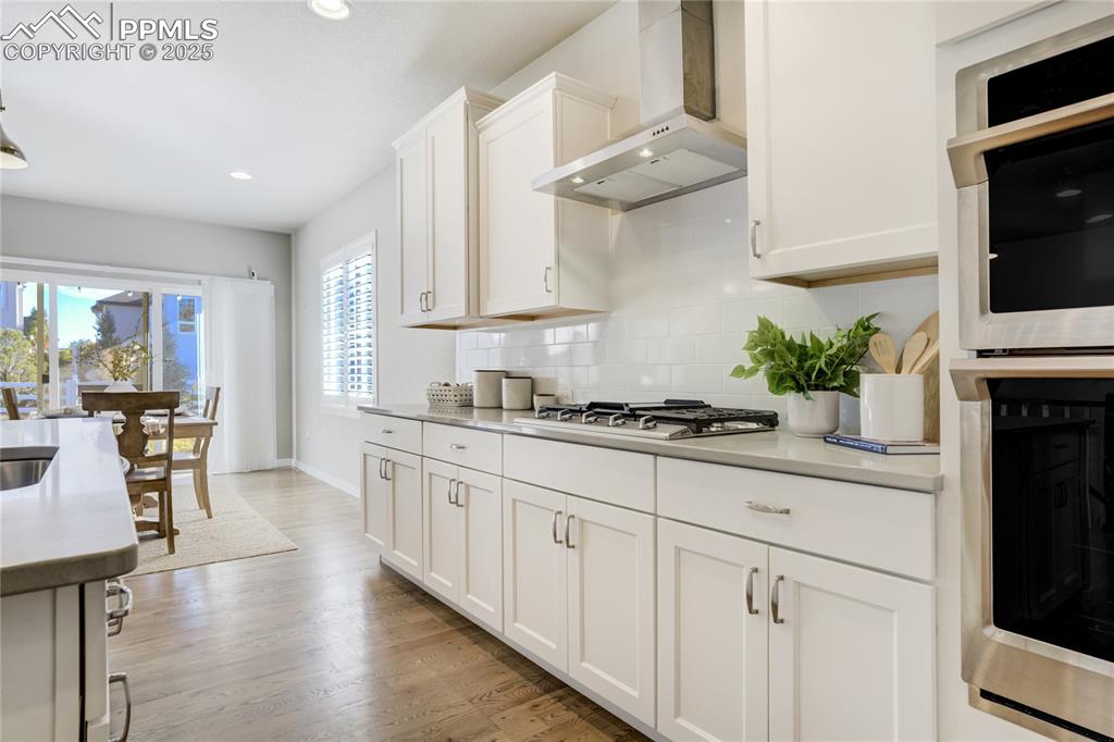 Image 16 of 50: Kitchen