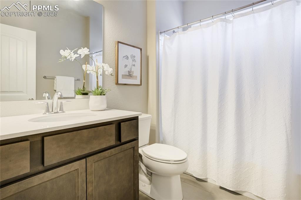 Image 26 of 50: Bathroom