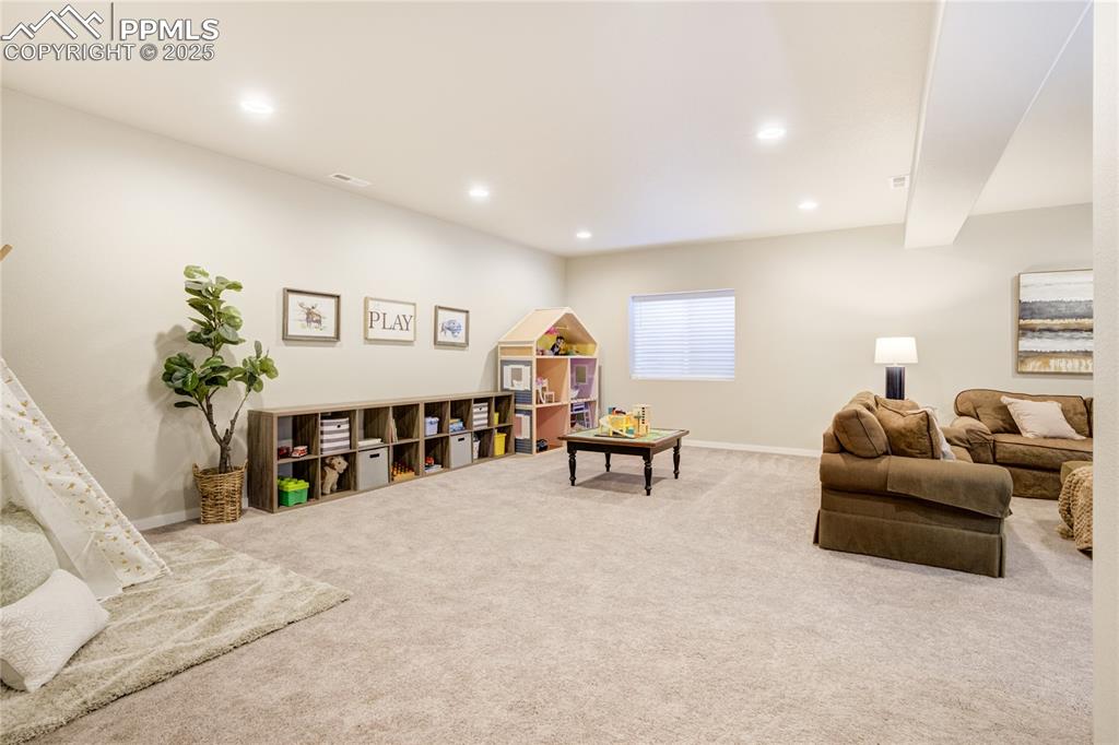 Image 32 of 50: Game Room