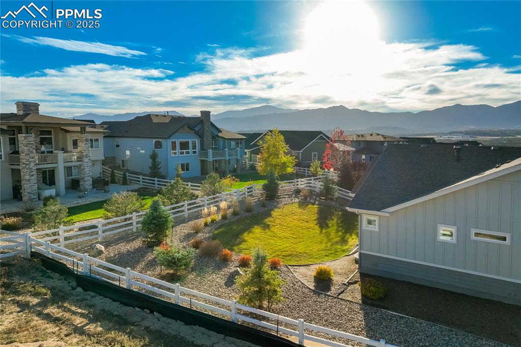 Image 41 of 50: Yard