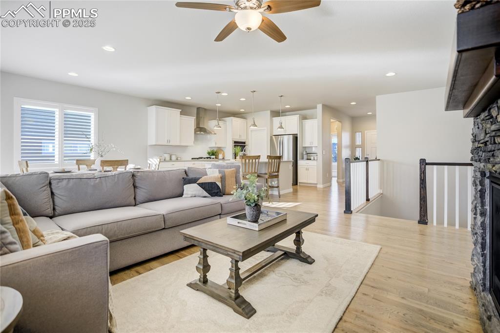 Image 6 of 50: Great Room