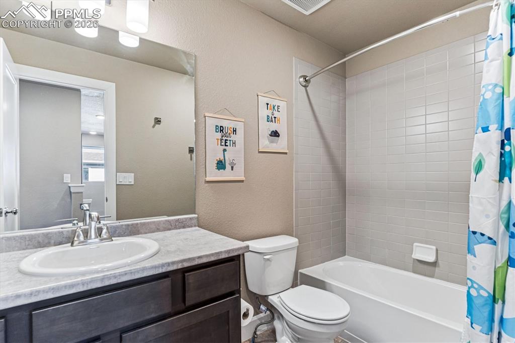 Image 18 of 31: Upper Hall bath