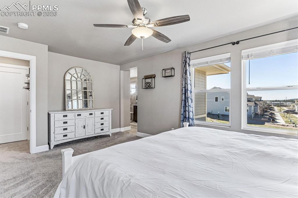 Image 22 of 31: Bedroom