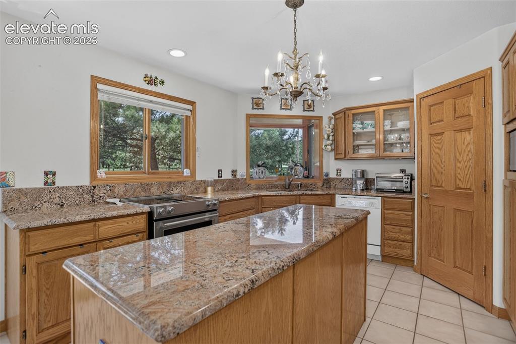 Image 17 of 49: Kitchen with 6