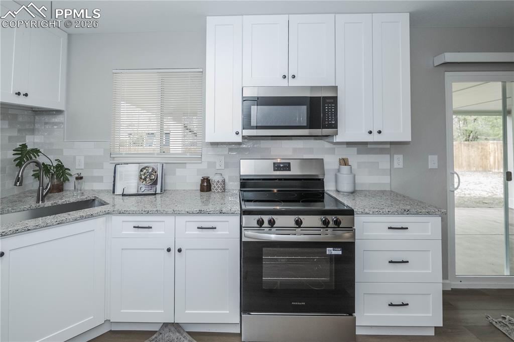 Image 10 of 28: Dining Area