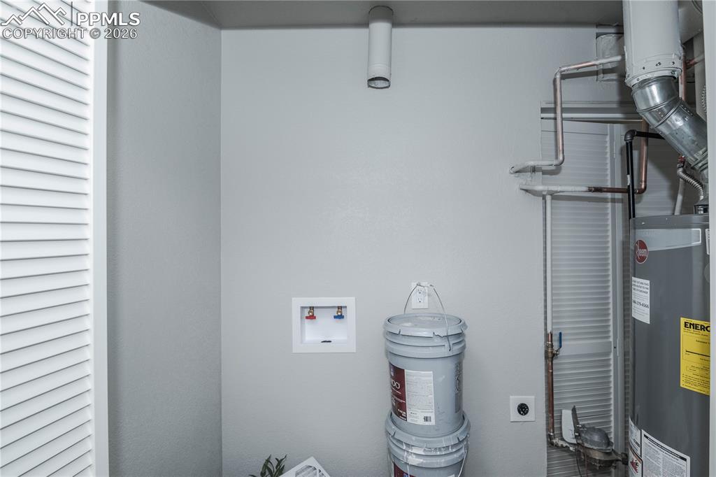 Image 13 of 28: Kitchen