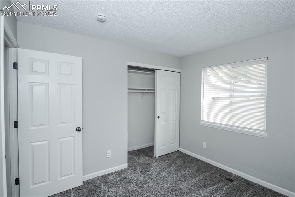 Image 21 of 28: Closet