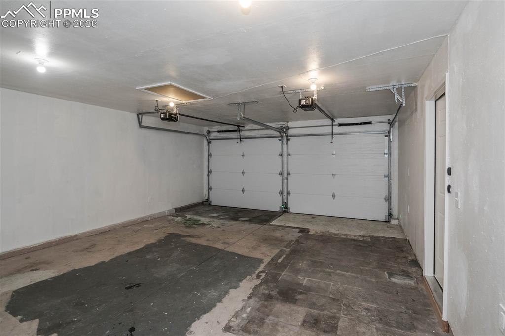 Image 22 of 28: Bedroom