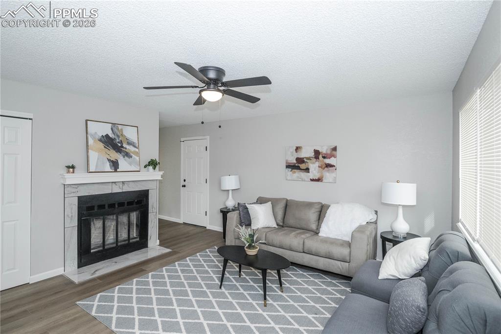 Image 4 of 28: Living Room