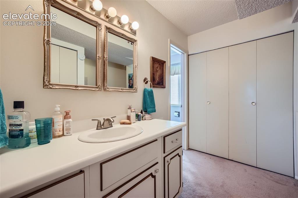 Image 11 of 11: Bathroom