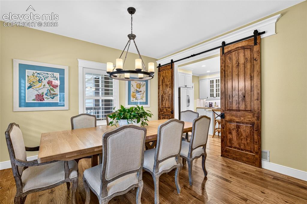 Image 12 of 50: Dining Area