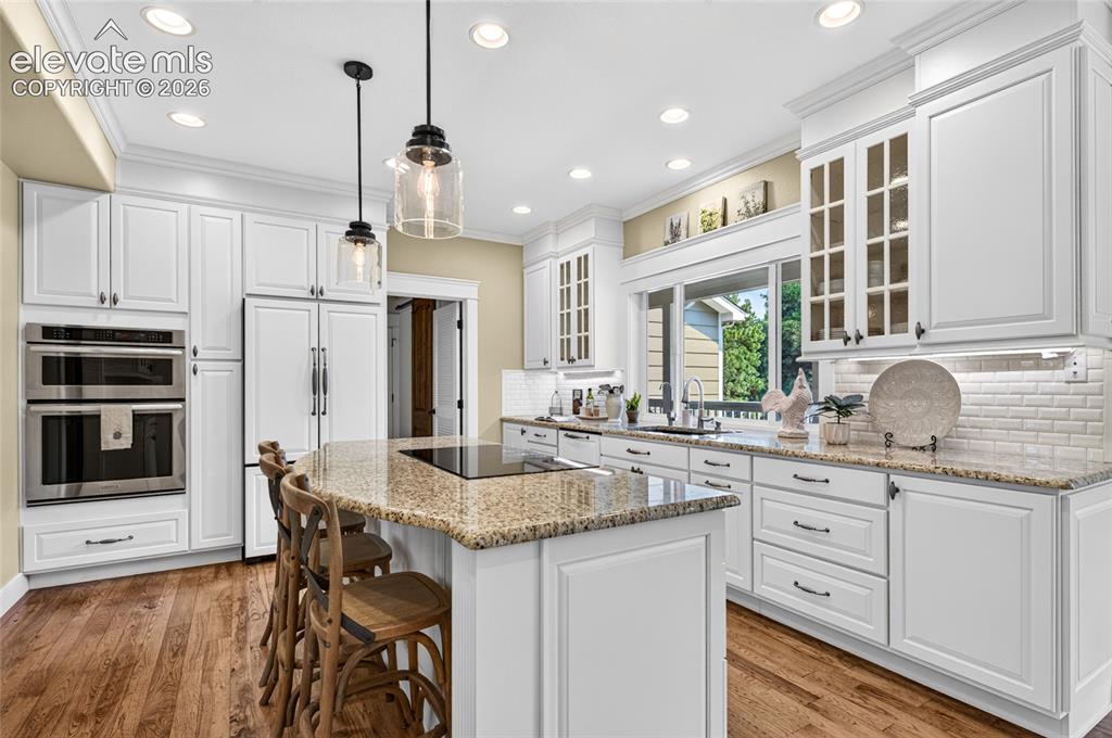 Image 16 of 50: Kitchen