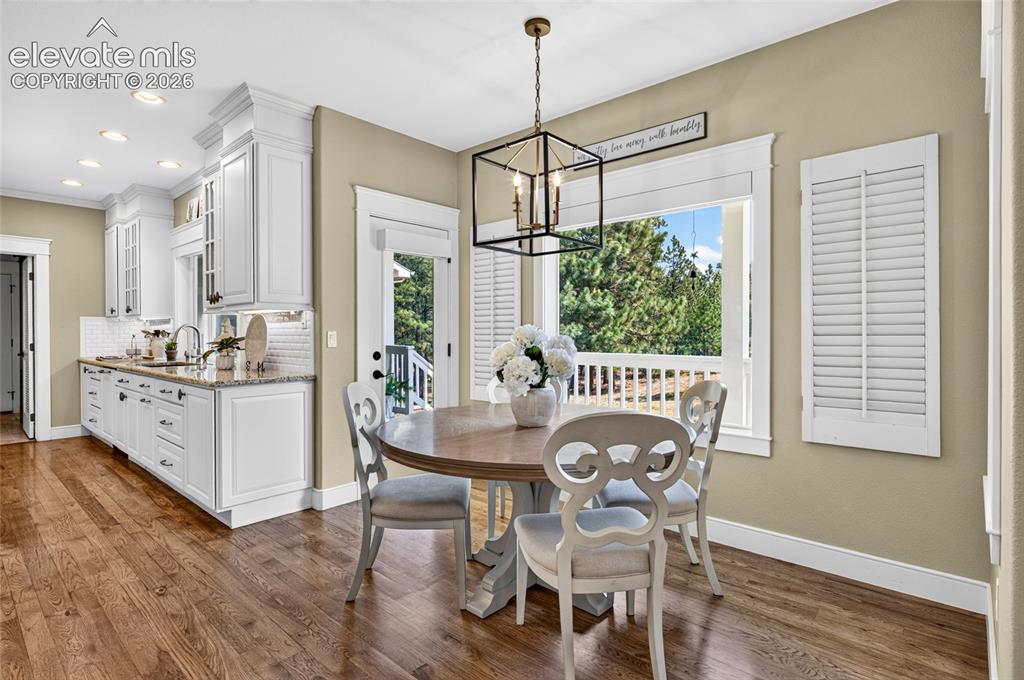 Image 41 of 50: Dining Area