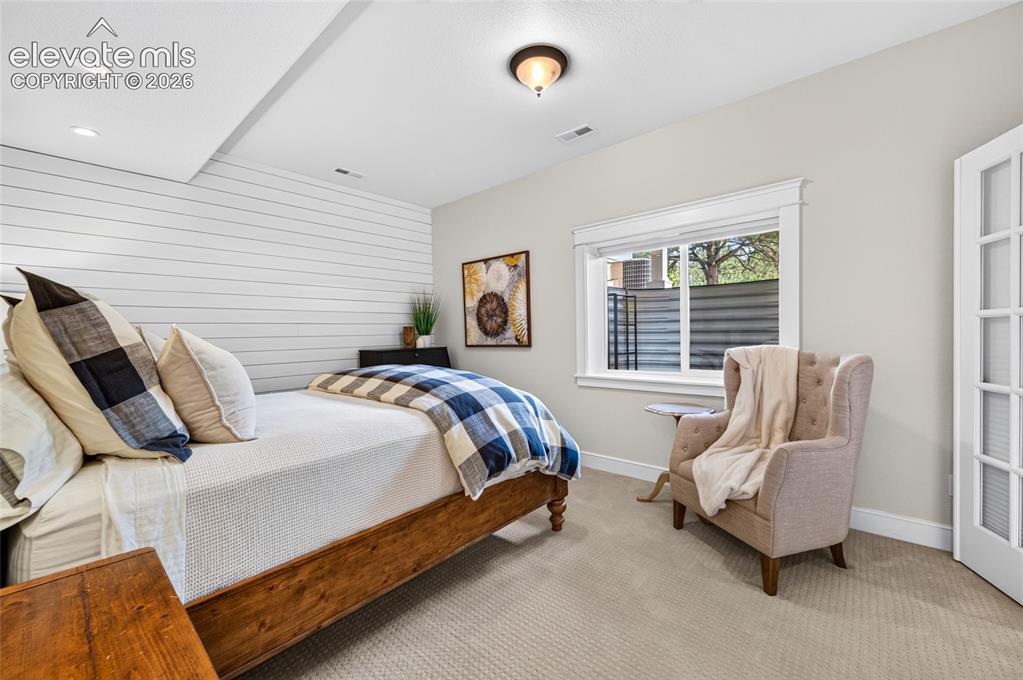 Image 9 of 50: Bedroom