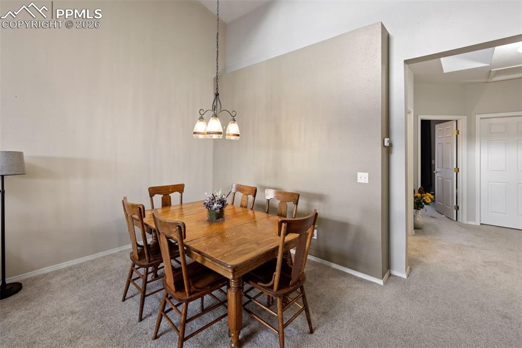 Image 10 of 27: Dining Area