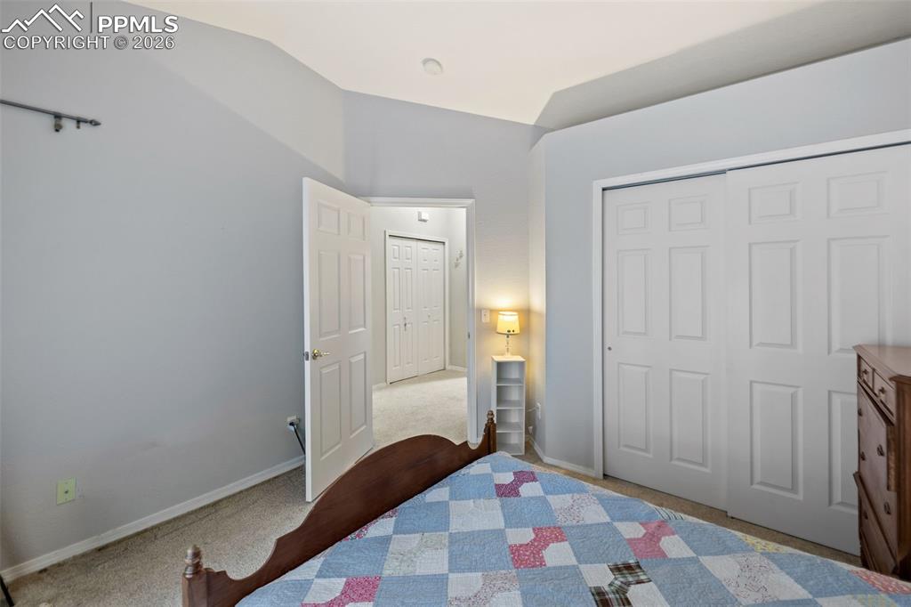 Image 14 of 27: Bedroom