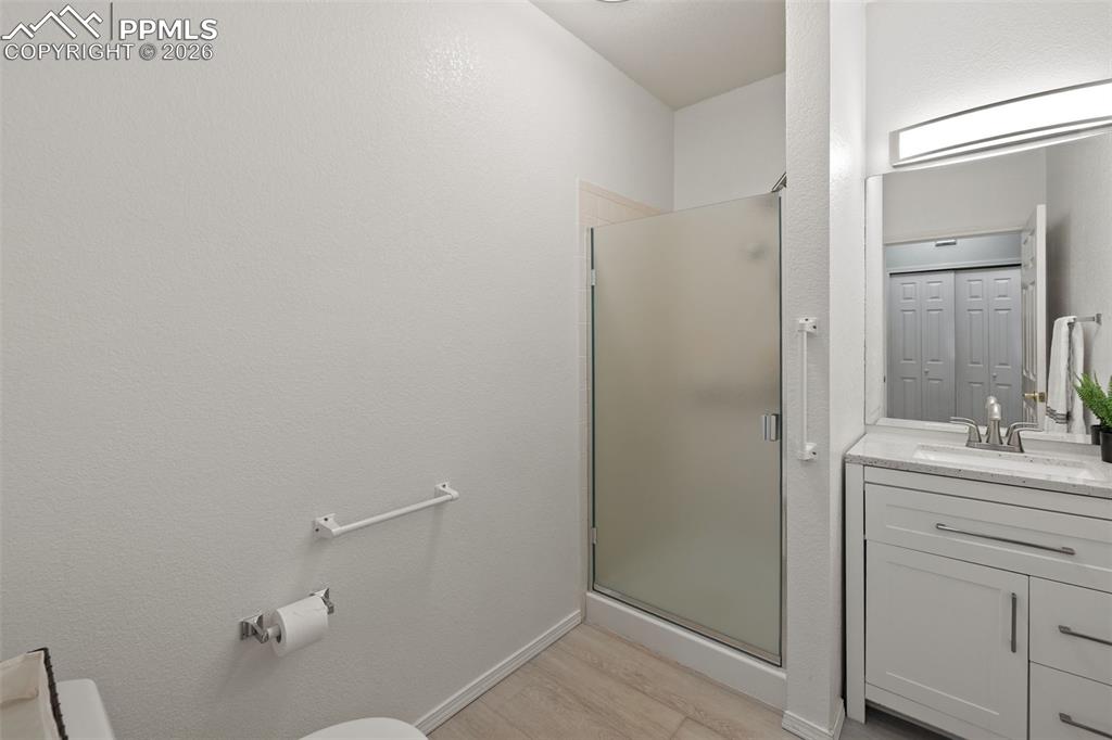 Image 15 of 27: Bathroom