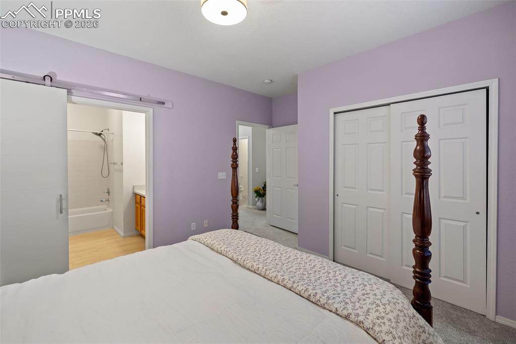 Image 18 of 27: Bedroom