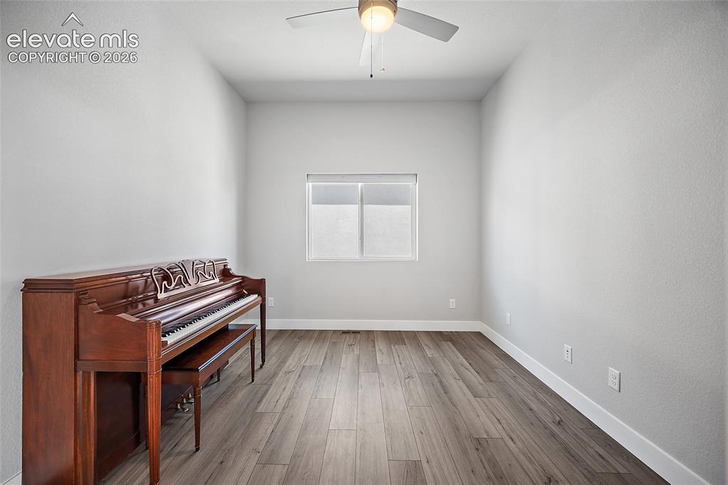 Image 8 of 50: Sitting Room