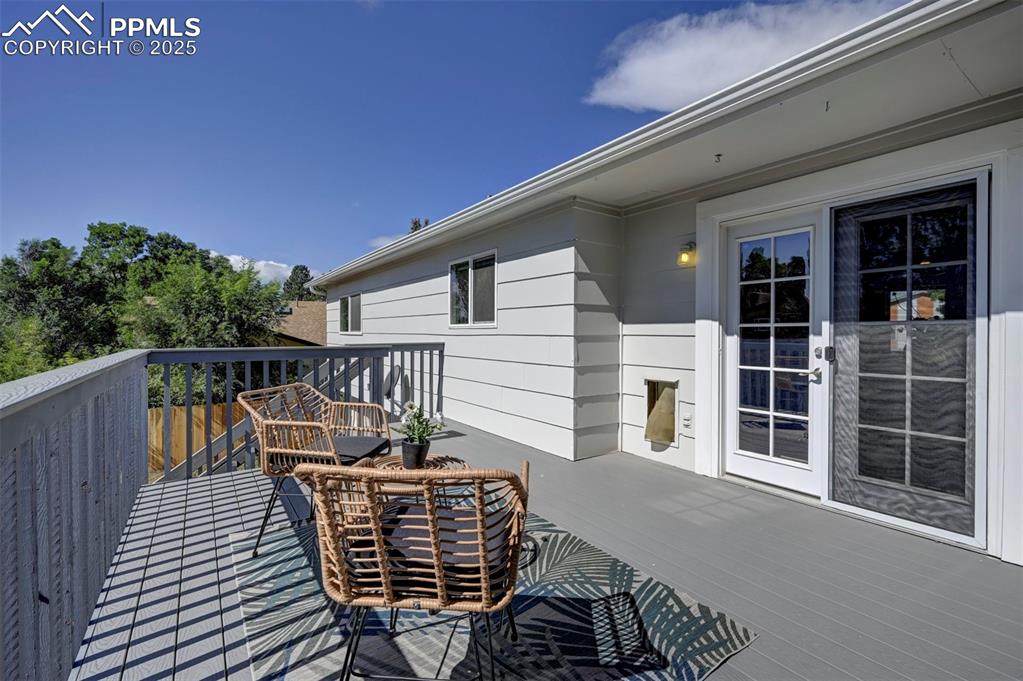 Image 10 of 49: Great for Entertaining!