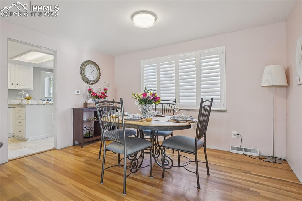 Image 10 of 41: Dining Area