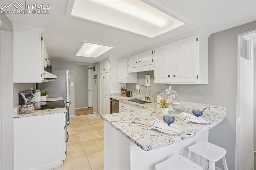 Image 11 of 41: Kitchen