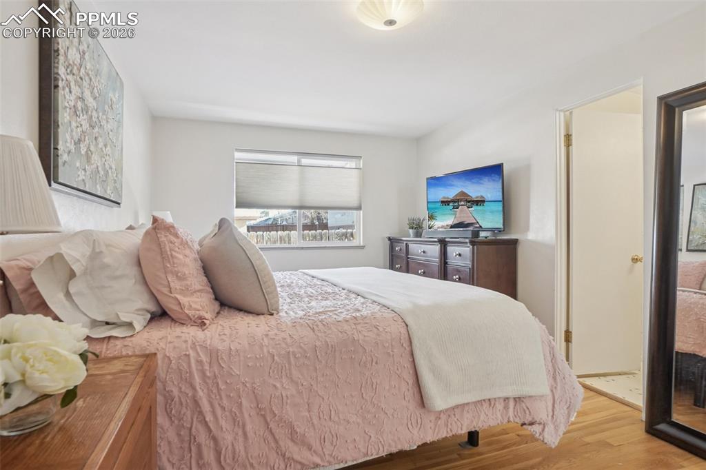 Image 16 of 41: Bedroom