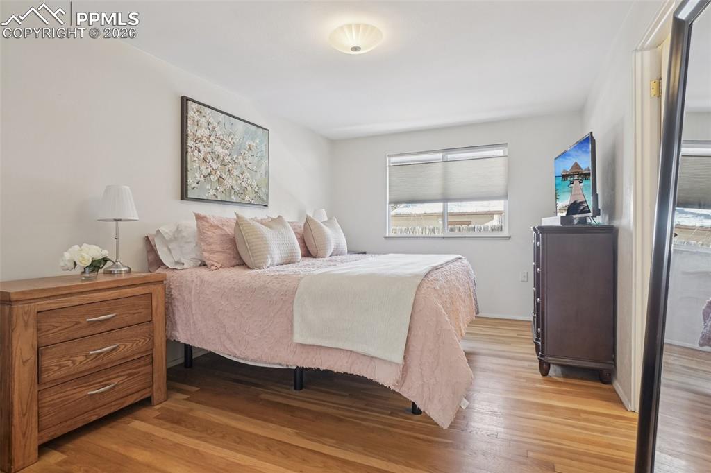 Image 17 of 41: Bedroom