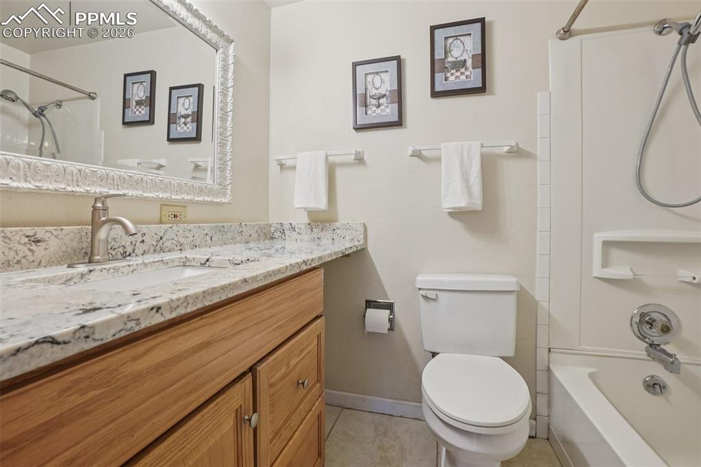 Image 19 of 41: Bathroom