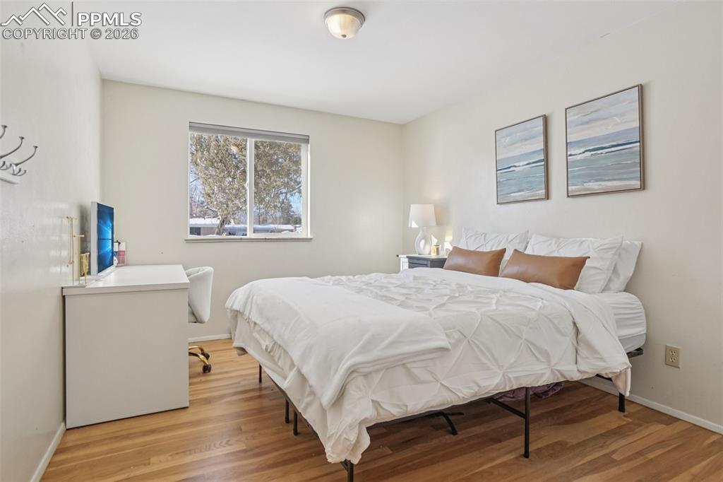 Image 22 of 41: Bedroom