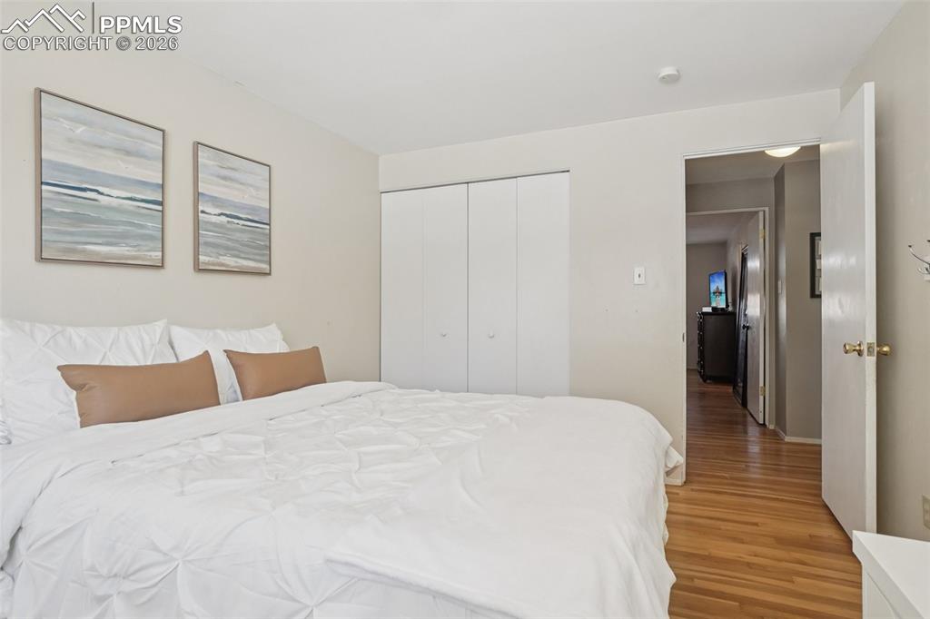 Image 23 of 41: Bedroom