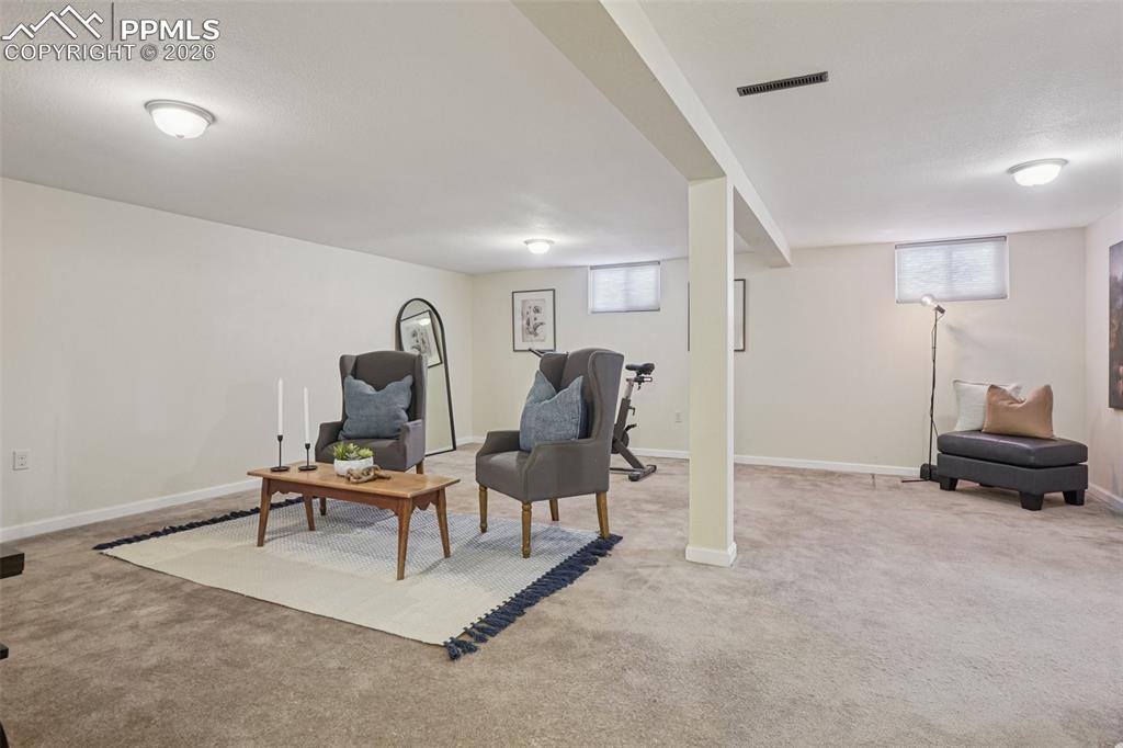 Image 27 of 41: Family Room