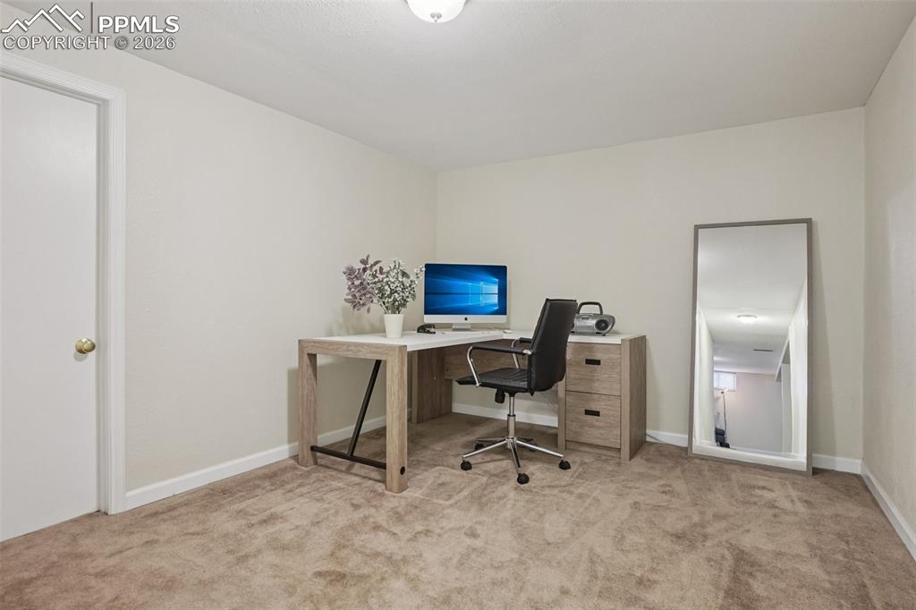 Image 31 of 41: Office