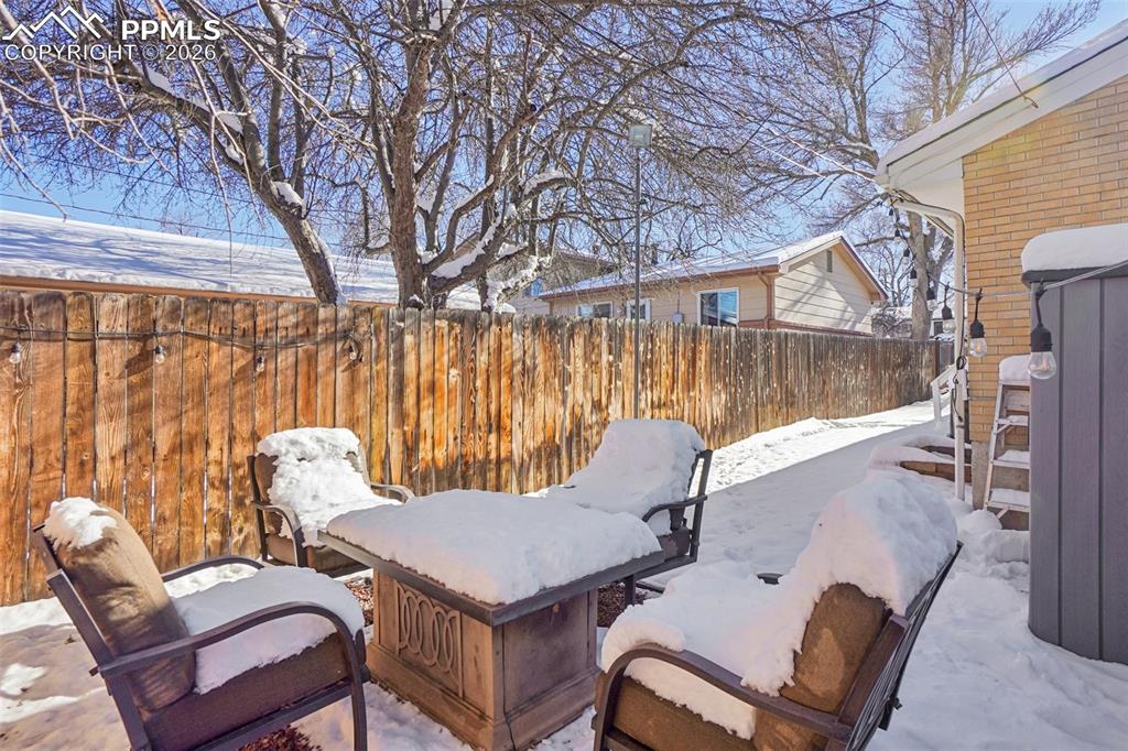 Image 33 of 41: Patio