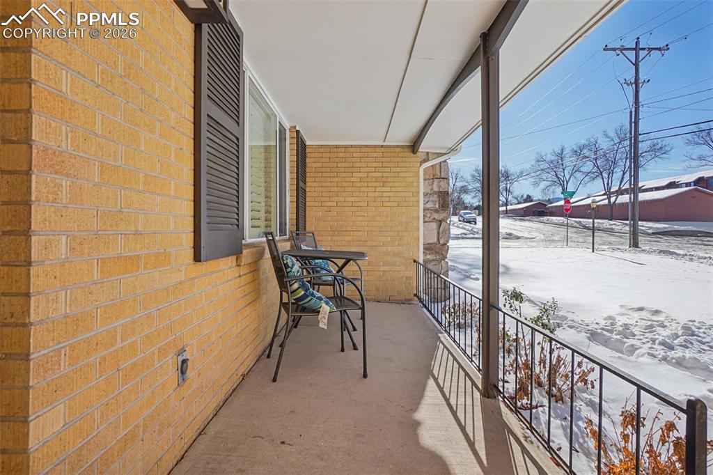 Image 36 of 41: Patio