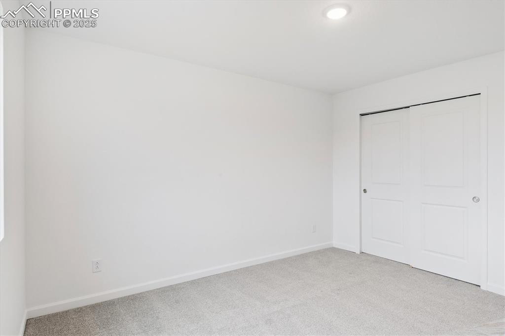 Image 19 of 22: Bedroom